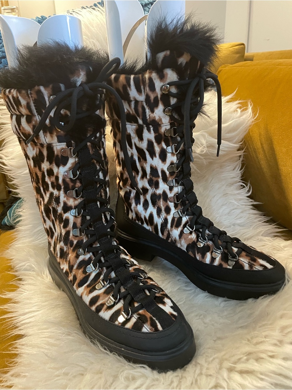 Stuart Weitzman Animal Print Lace Up Boots Calf Hair Faux Fur Lining Size 8 EUC